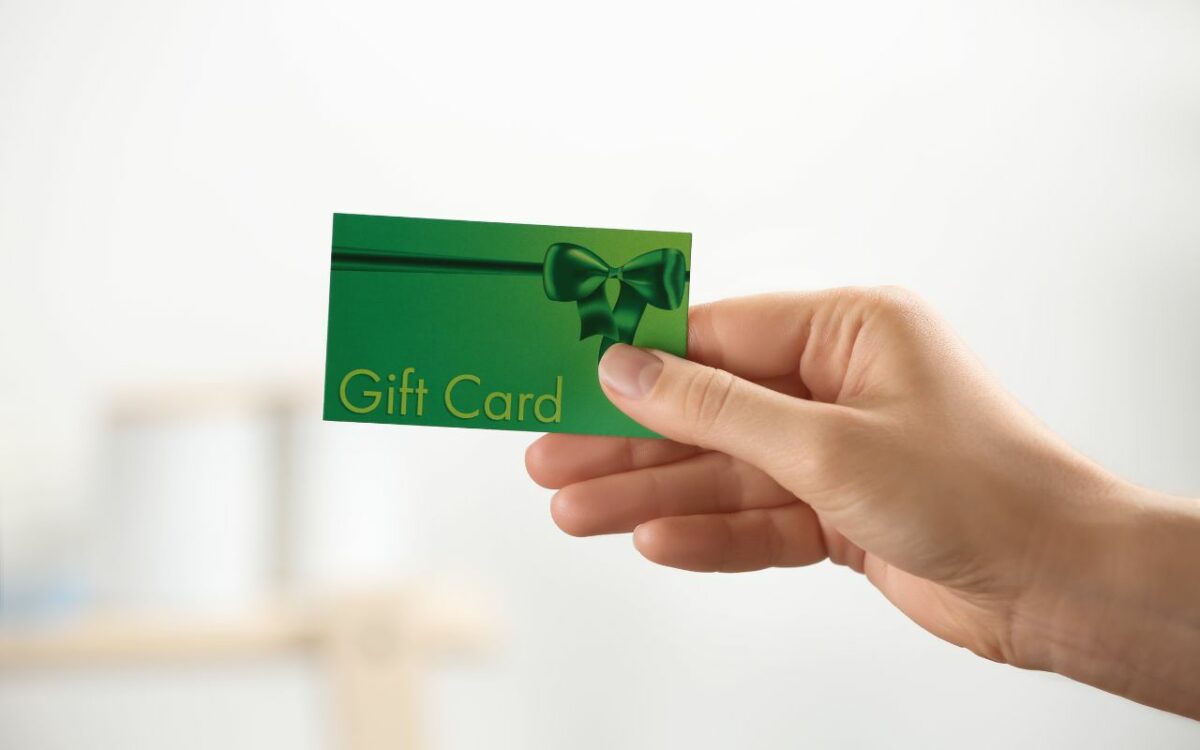 woman holding gift card